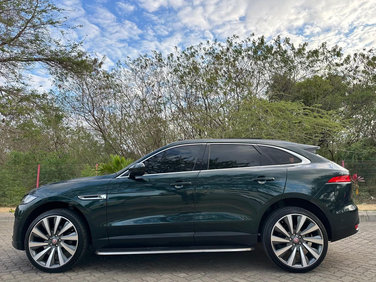 JAGUAR F-PACE thumbnail 7